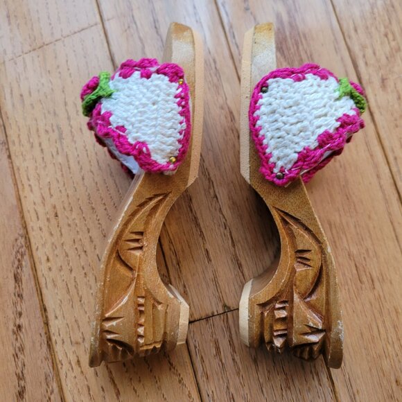 Pen Pencil Holder Set of Crochet Heel Tiki Carved Wood Crochet Knit Wedge - Picture 4 of 10